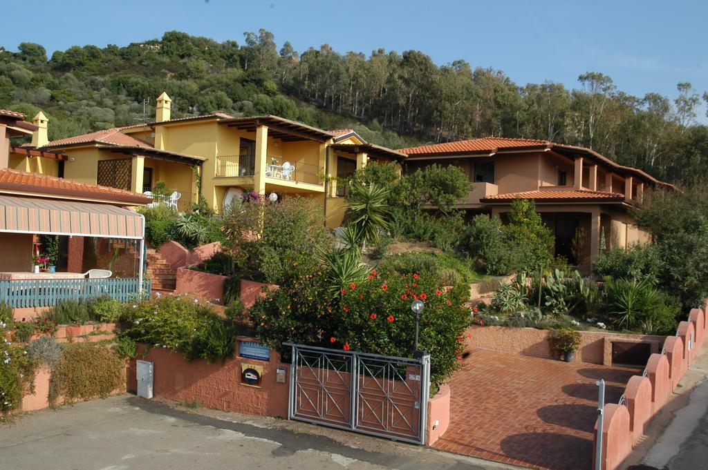 Residence Appartamenti Caffarena Arbatax Exterior photo